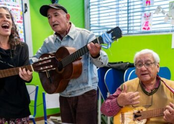 Más de 15 actividades gratuitas para adultos mayores en los parques educativos de la ciudad
