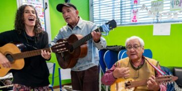 Más de 15 actividades gratuitas para adultos mayores en los parques educativos de la ciudad
