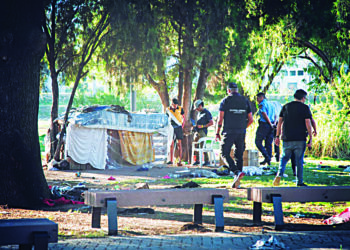 Desalojan a nueve personas de la plaza de las Américas