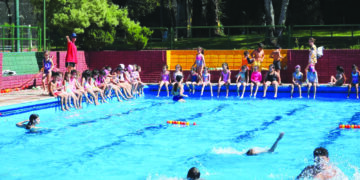 Brindan asistencia a los turistas que recorren los valles serranos