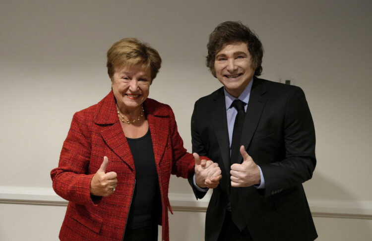 El presidente Javier Milei y la titular del Fondo Monetario Internacional (FMI), Kristalina Georgieva. (Archivo)