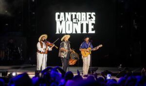 Con Los Manseros Santiagueños y el Indio Lucio Rojas, así se vivió la cuarta luna de Cosquín