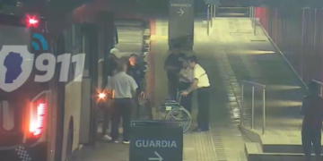 Una mujer entró en trabajo de parto en el colectivo y el chofer la llevó al hospital