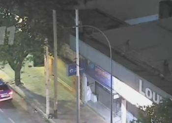 Un joven fue detenido tras ser detectado en cámaras en el techo de una entidad bancaria