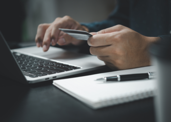 Defensa del Consumidor de Córdoba alertó sobre cobros duplicados en tarjetas de crédito