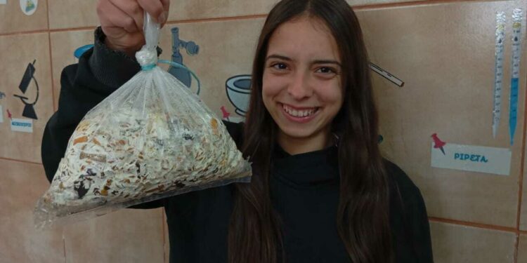 Estudiantes transformaron las colillas de cigarrillos en agendas y lograron reconocimiento internacional