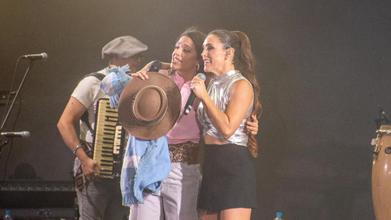 Encuentro explosivo: Soledad Pastorutti y Eugenia Quevedo encendieron el Festival de Jesús María Encuentro explosivo: Soledad Pastorutti y Eugenia Quevedo encendieron el Festival de Jesús María