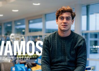 Colapinto tuvo su primer día como piloto de Alpine y lo mostró en las redes