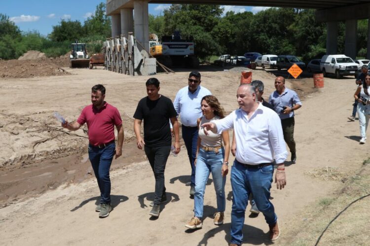 La ministra Laura Jure y el intendente Eduardo Accastello recorrieron el lugar y dialogaron con los vecinos de barrio Villa Albertina.