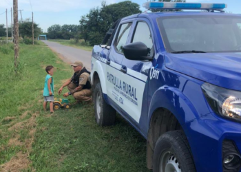 Niño de 2 años deambula solo y es encontrado a kilómetros de su casa