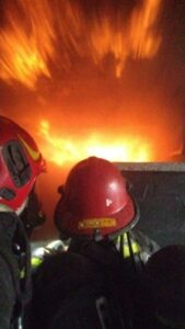 Se incendió la histórica lomitería "El Candil" de Avenida Colón Se incendió la histórica lomitería "El Candil" de Avenida Colón