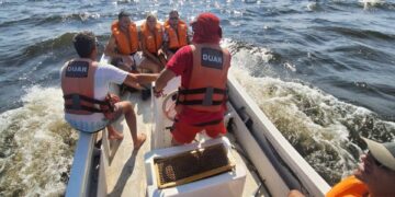 Tres personas fueron rescatadas en Cruz del Eje tras el hundimiento de un velero