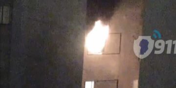 Se incendió un departamento y una mujer de 81 años debió ser internada