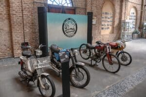 Un recorrido por la evolución de autos, aviones y motos en el Museo de la Industria