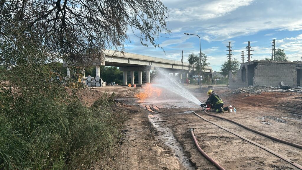 Explotó un gasoducto en Villa María y hay cinco heridos y varias casas dañadas