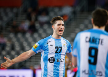 Con sufrimiento, Argentina ganó y se metió en la próxima ronda del Mundial