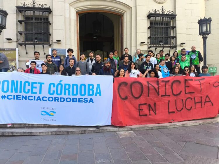 Ciencia y tecnología: alertan por un "vaciamiento sin precedentes"