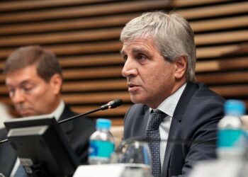 Caputo renovó sus críticas a las provincias por los impuestos