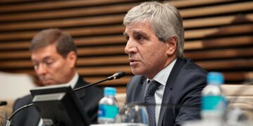 Caputo renovó sus críticas a las provincias por los impuestos