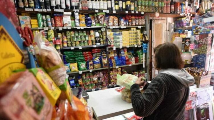 Las ventas minoristas de los comercios registraron una caída del 7,4% en marzo
