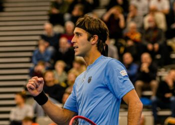 Etcheverry ganó, pero Ruud venció a Navone y emparejó la serie