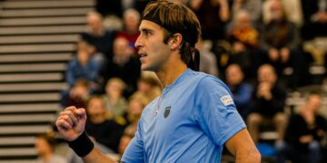 Etcheverry ganó, pero Ruud venció a Navone y emparejó la serie
