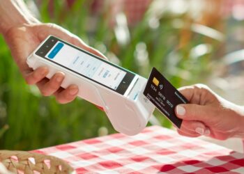 Se habilita el pago en dólares con QR y débito