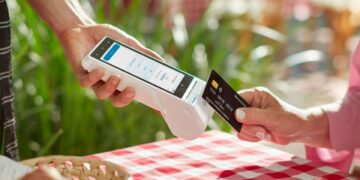 Se habilita el pago en dólares con QR y débito
