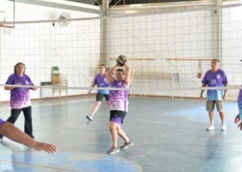 Newcom, el deporte para la tercera y mediana edad en el Parque Educativo Noroeste
