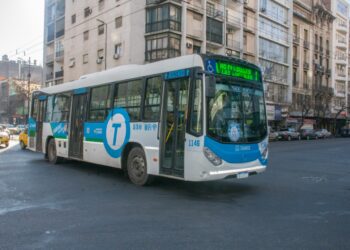 Un corte total en la calle Belgrano afecta el recorrido de ocho líneas de colectivos