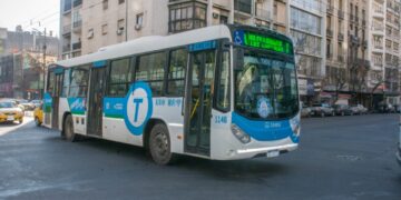 Un corte total en la calle Belgrano afecta el recorrido de ocho líneas de colectivos