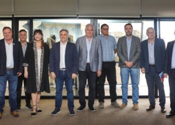 Llaryora reclamó «sacarle la pata de encima al campo»