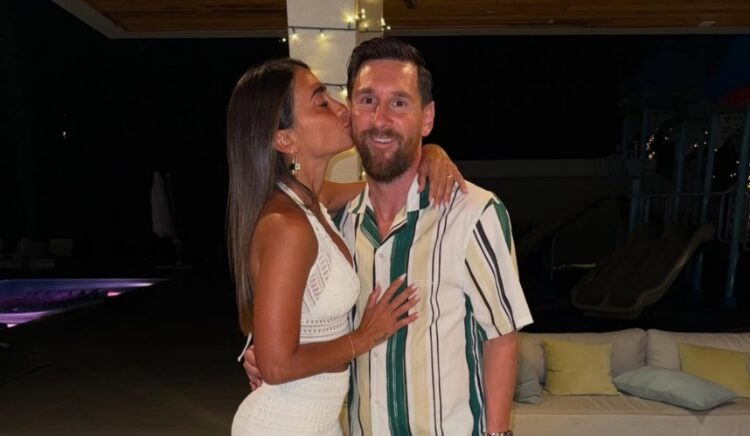 La romántica escena de Leo Messi y Anto Roccuzzo para recibir el 2025.