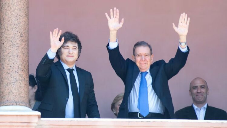 El presidente Milei y González Urrutia saludan desde la Casa Rosada.