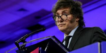 Milei reveló que busca fondos por US$ 11.000 millones para levantar el cepo