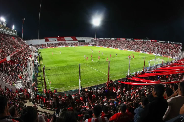 Instituto recibe a Vélez este domingo.