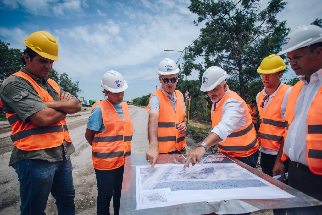 Passerini supervisó una obra de pavimentación