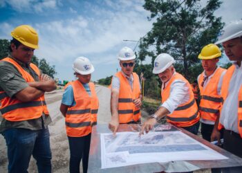 Passerini supervisó una obra de pavimentación