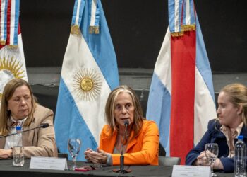 Funcionarias de Llaryora, en contra de la negación de femicidios