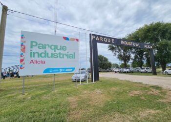 Entregaron fondos para parques industriales