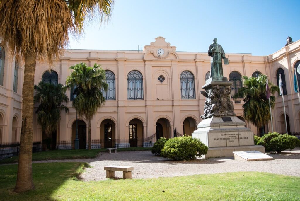 Asesinato en el rectorado