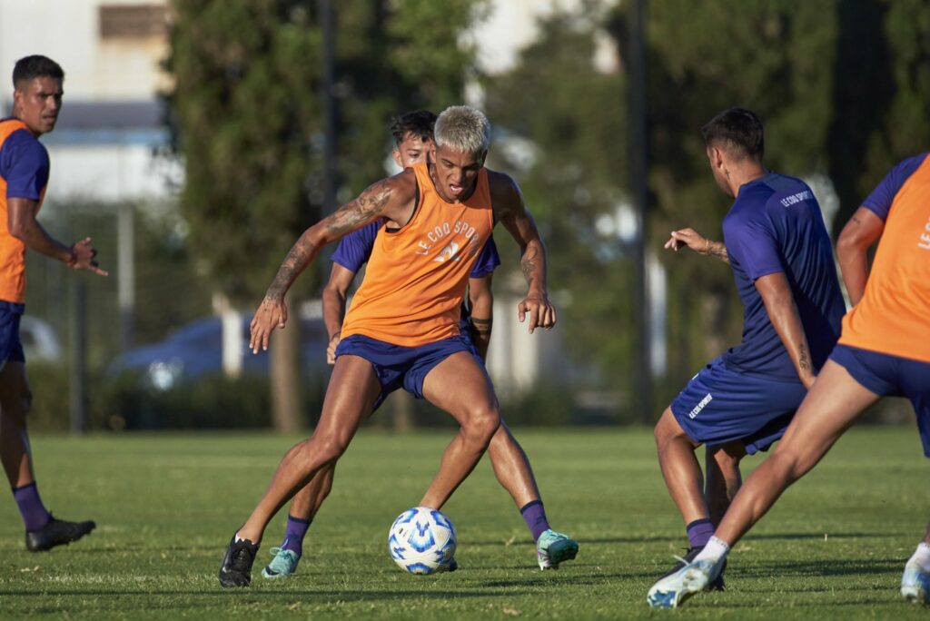 Talleres recibe a la Academia en el CARD