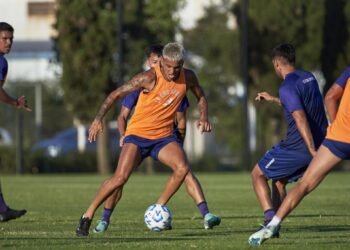 Talleres recibe a la Academia en el CARD