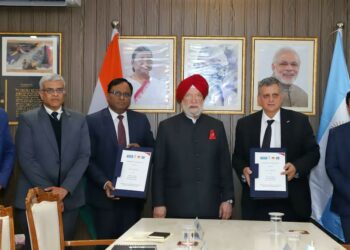 YPF firmó un mega acuerdo para exportar gas a India