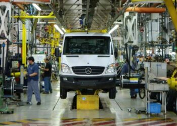 Los nuevos dueños de Mercedes Benz garantizaron que no habrá despidos