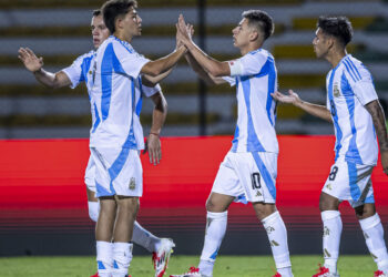Argentina enfrenta a Brasil y quiere dar un paso al título del Sudamericano Sub 20