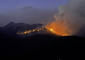 El Bolsón celebró en las calles el alivio de la lluvia tras semanas de incendios devastadores