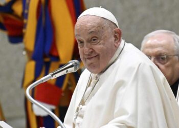 El Vaticano informó que el papa Francisco tiene «un cuadro clínico complejo»