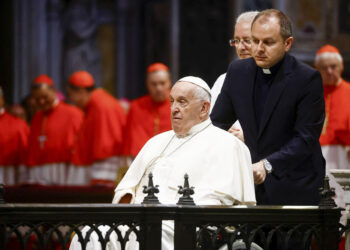 El papa Francisco permanece en estado crítico y preocupa su insuficiencia renal