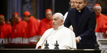 El papa Francisco permanece en estado crítico y preocupa su insuficiencia renal